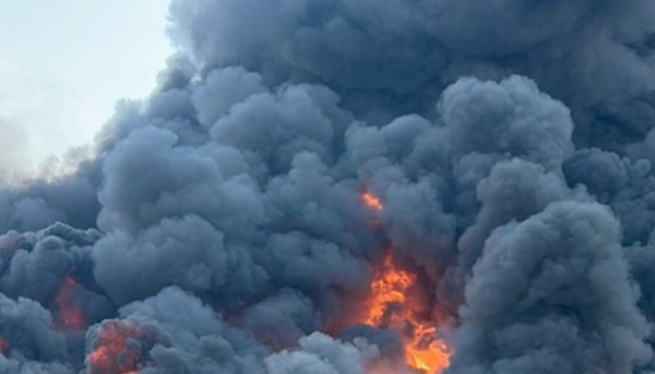 Повідомлення ЗМІ: Пожежа спалахнула після атаки безпілотника на нафтопереробний завод у Тюмені.