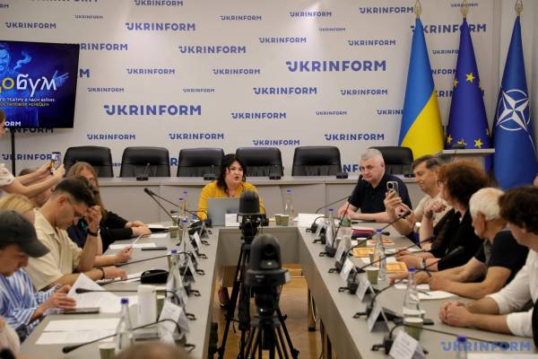 Що сучасний театр шукає і знаходить у «Енеїді»? Феномен Енеїдобуму воєнного часу 25 Що сучасний театр шукає і знаходить у «Енеїді»? Феномен Енеїдобуму воєнного часу 25