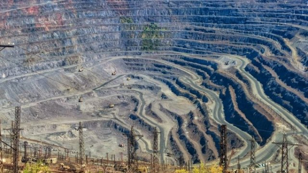 Південний гірничо-збагачувальний комбінат частково припиняє діяльність через атаки агресора на цивільні торговельні судна.