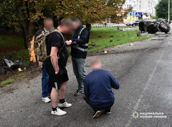 Трагічна дорожньо-транспортна пригода з трьома загиблими неповнолітніми на Львівщині: водія підозрюють 12 Трагічна дорожньо-транспортна пригода з трьома загиблими неповнолітніми на Львівщині: водія підозрюють 10