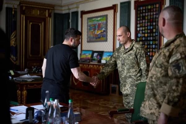 Володимир Зеленський зустрівся з командирами корпусів. Було обговорено потреби на передовій та забезпечення безпеки прикордонних зон. 11