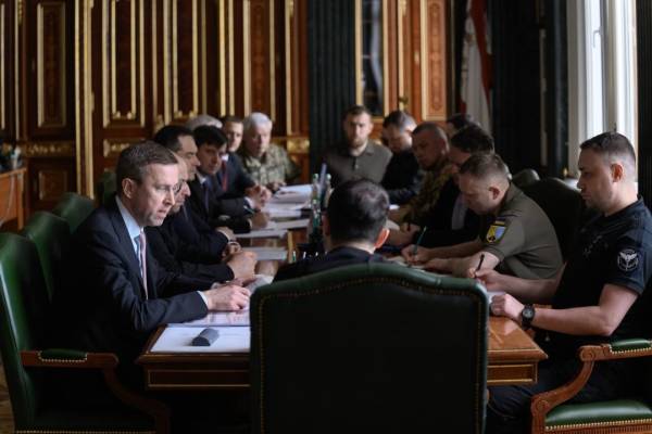 Оборона, економіка і дипломатія: Зеленський провів нараду з оновленим Кабміном 5