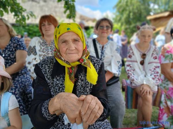 «Зажинки»: перші зібрані з поля колоски відклали на різдвяний дідух 27