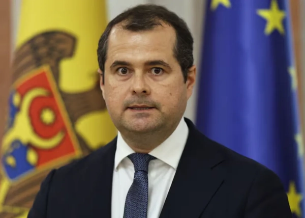 Кандидатом на посаду прем'єр-міністра Молдови від Санду є фінансист Васіле Тофан. 9