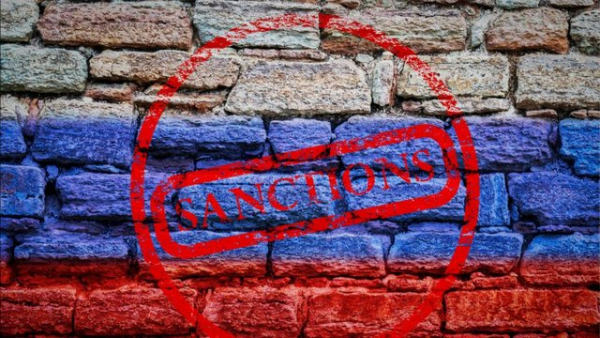 Європейський Союз запровадив обмеження для 33 російських банків, відключивши їх від системи SWIFT.