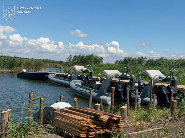На Одещині десяткам військових довелося протягом кількох місяців зводити приватний маєток для свого командира, майора було заарештовано. 8