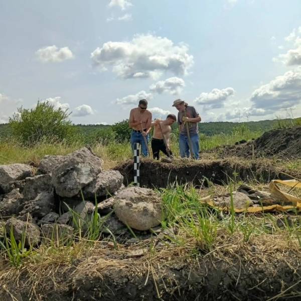 Археологи виявили біля Галича залишки дерев’яної споруди і угорську срібну монету ХІІІ століття 7 Археологи виявили біля Галича залишки дерев’яної споруди і угорську срібну монету ХІІІ століття 7