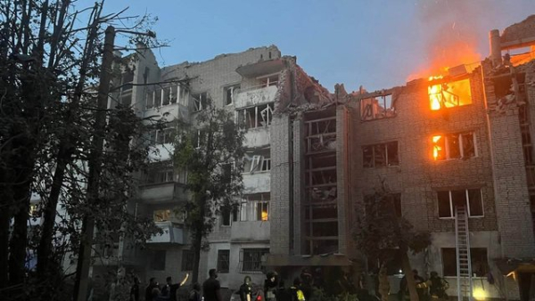 Ракетний удар Росії по Львову: УХЛ облаштувала центр допомоги для постраждалих 9 Ракетний удар Росії по Львову: УХЛ облаштувала центр допомоги для постраждалих 7
