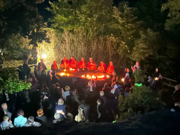 Хто заквітчає перший хрест, той швидко вийде заміж 27 Хто заквітчає перший хрест, той швидко вийде заміж 27