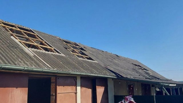 Понад півсотні приватних будинків та промисловий об’єкт постраждали внаслідок нічного обстрілу в Івано-Франківській області.