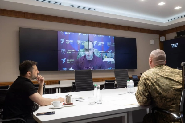 Зеленський провів нараду з командирами корпусів стосовно обстановки на фронті. 21 Зеленський провів нараду з командирами корпусів стосовно обстановки на фронті. 19