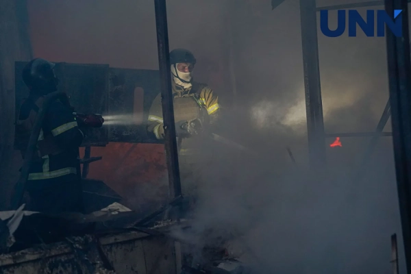 У столиці ринкову площу знищено вогнем після нападу росіян, є жертви та потерпілі. 13 У столиці ринкову площу знищено вогнем після нападу росіян, є жертви та потерпілі. 11