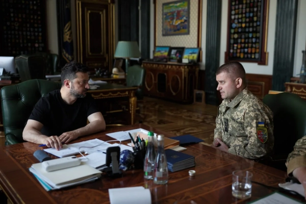 Володимир Зеленський зустрівся з командирами корпусів. Було обговорено потреби на передовій та забезпечення безпеки прикордонних зон. 18