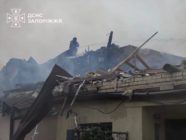 Завершено пошуково-рятувальні операції в Запоріжжі після російських авіабомбардувань. Загинула одна жінка, 11 осіб отримали поранення. 5 Завершено пошуково-рятувальні операції в Запоріжжі після російських авіабомбардувань. Загинула одна жінка, 11 осіб отримали поранення. 3