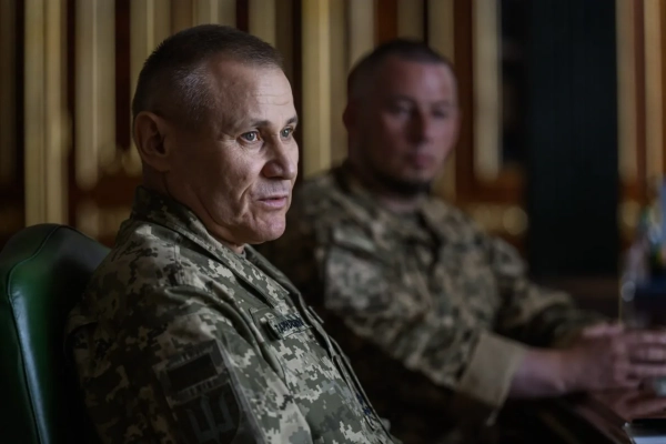 Володимир Зеленський зустрівся з командирами корпусів. Було обговорено потреби на передовій та забезпечення безпеки прикордонних зон. 13