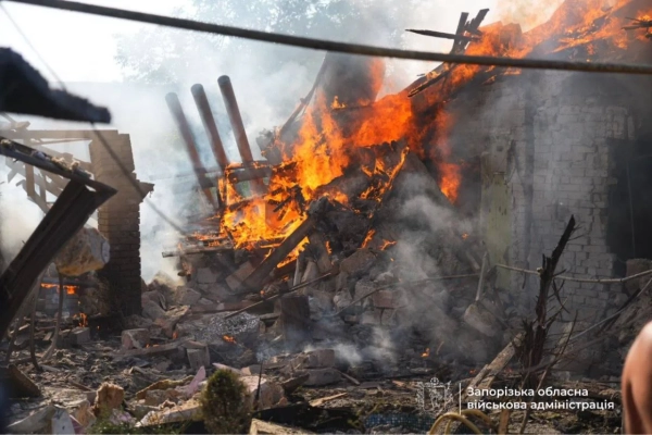 У Запоріжжі внаслідок російського обстрілу постраждала п'ятиповерхова будівля: загинула одна людина, під уламками перебувають жінка і малюк. 17 У Запоріжжі внаслідок російського обстрілу постраждала п'ятиповерхова будівля: загинула одна людина, під уламками перебувають жінка і малюк. 15