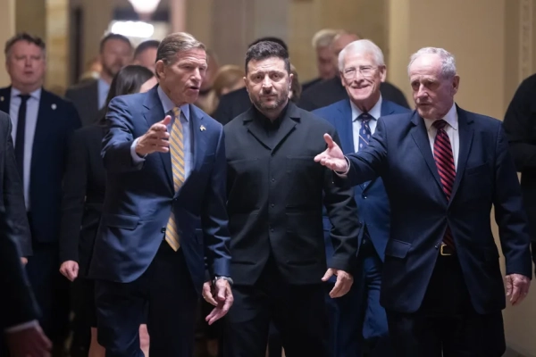 Politico: Зеленський запевнив американських сенаторів у перемозі України та потребі в нових санкціях проти РФ 2 Зеленський переконав сенаторів США у перемозі України та необхідності нових санкцій проти рф - Politico