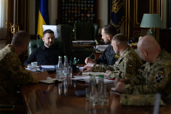 Зеленський провів переговори щодо протидії балістичним атакам РФ та оцінки ситуації на передовій: він надав доручення та повідомив про майбутні зміни з боку Генштабу. 2 Зеленський обговорив протидію балістичним ударам рф та стан фронту: дав завдання і анонсував зміни від Генштабу