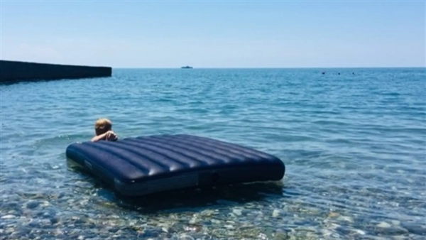 Хвиля змила 9-річну дитину на матраці в заміновану водойму на Одещині: коментарі рятувальників
