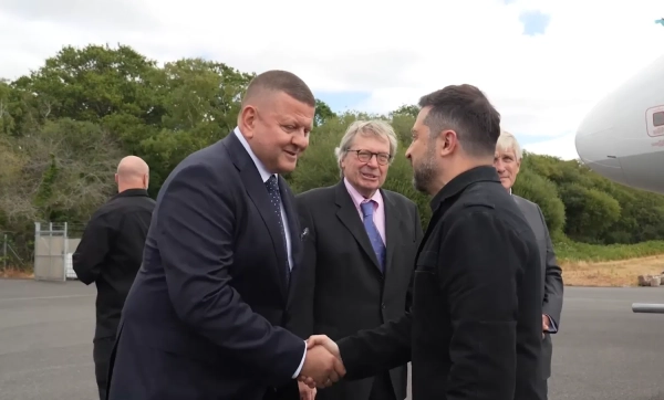 Президент Зеленський прибув до Великої Британії для переговорів з прем'єр-міністром Бернемом 2