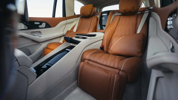 Mercedes-Maybach GLS виходить на сцену з оновленим дизайном і вражаючою динамікою 9 Mercedes-Maybach GLS виходить на сцену з оновленим дизайном і вражаючою динамікою 7