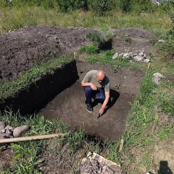 Археологи виявили біля Галича залишки дерев’яної споруди і угорську срібну монету ХІІІ століття 9 Археологи виявили біля Галича залишки дерев’яної споруди і угорську срібну монету ХІІІ століття 9