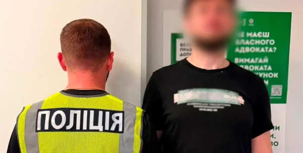 Чоловік порізав ножем сусіда по готелю через помилку доньки в Києві, його затримали