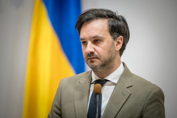 Настільки ж секретна, наскільки й другорядна – тиша щодо зустрічі колишніх посадовців Німеччини та РФ у Баку.