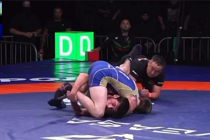 Російський борець під час поєдинку чемпіонату РФ вкусив суперника за&hellip;