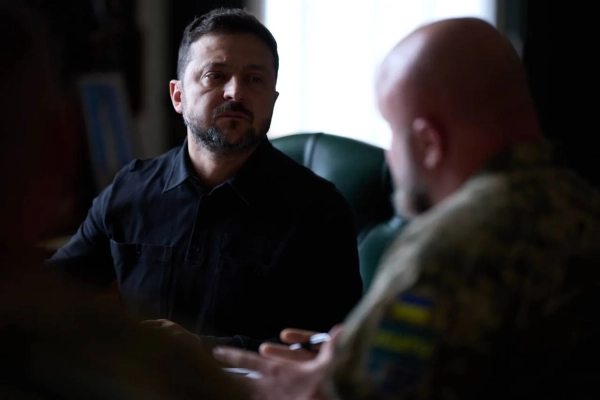 Зеленський провів подальші зустрічі з представниками Збройних сил, спілкуючись із Білецьким, Горбатюком та Драпатим. 9