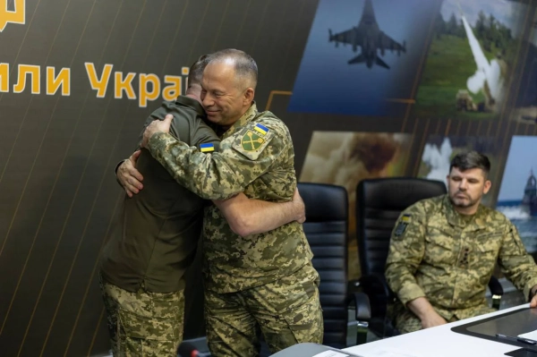 “Щоб кожен крок наближав Україну до миру” – Сирський передав обов’язки Головнокомандувача ЗСУ Драпатому