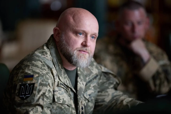 Зеленський провів подальші зустрічі з представниками Збройних сил, спілкуючись із Білецьким, Горбатюком та Драпатим. 11