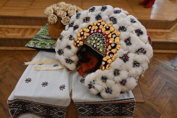 Виготовлення пір’яного вінка у прикарпатському селі внесли до переліку нематеріальної культурної спадщини 4