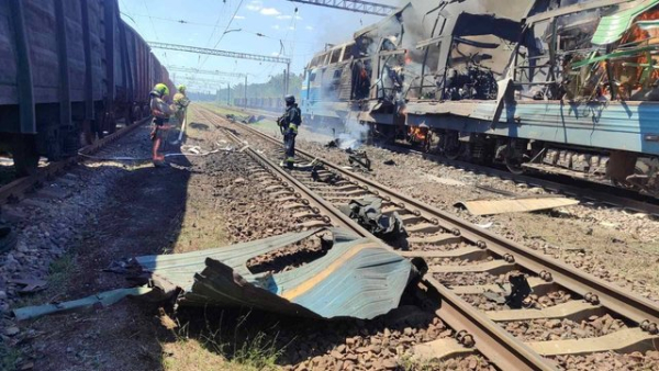 Російські сили здійснили подвійну атаку на локомотив та вагони пасажирського поїзда в Запорізькій області. 1 Російські сили здійснили подвійну атаку на локомотив та вагони пасажирського поїзда в Запорізькій області. 1