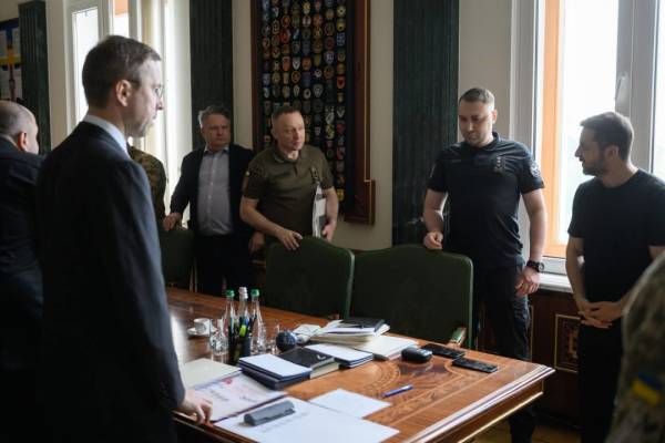 Оборона, економіка і дипломатія: Зеленський провів нараду з оновленим Кабміном 6
