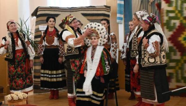 Виготовлення пір’яного вінка у прикарпатському селі внесли до переліку нематеріальної культурної спадщини 18 Виготовлення пір’яного вінка у прикарпатському селі внесли до переліку нематеріальної культурної спадщини 18