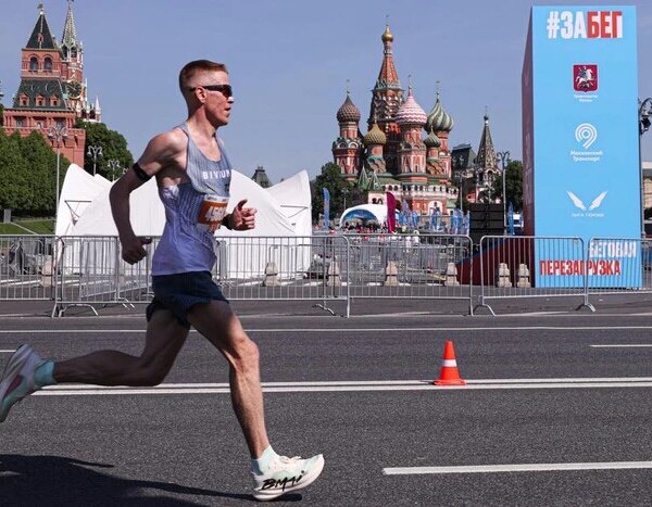 Російський чемпіон з марафонського бігу потрапив під колеса автомобіля