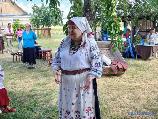 «Зажинки»: перші зібрані з поля колоски відклали на різдвяний дідух 28