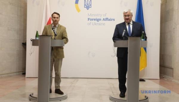 Сибіга обговорив із Сікорським подальше посилення тиску на Росію