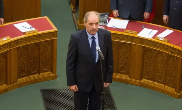 ЧАС НОВИН в Україні 33 Термін, до якого угорський президент повинен підписати закон про припинення…