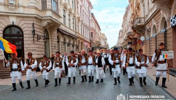 37-й Міжнародний фольклорний фестиваль «Буковинські зустрічі» розпочався у Чернівцях 17 37-й Міжнародний фольклорний фестиваль «Буковинські зустрічі» розпочався у Чернівцях 17