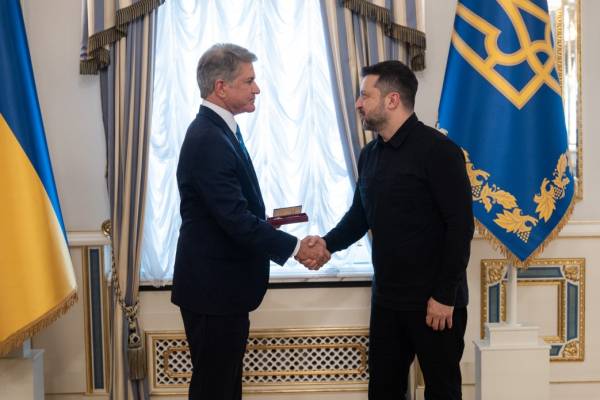 Зеленський обговорив з конгресменом Макколом саміт НАТО та співпрацю зі США 6