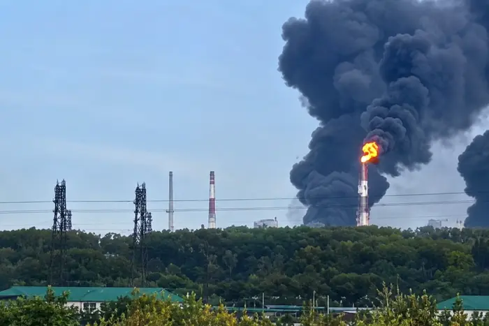 Атака дронів на один з провідних нафтопереробних заводів Росії: значення&hellip;