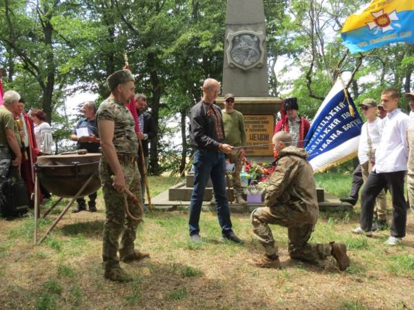 На Вінниччині облаштували місце поховання козацького полковника Данила Нечая 9
