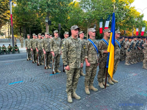 Парад президента Макрона 20