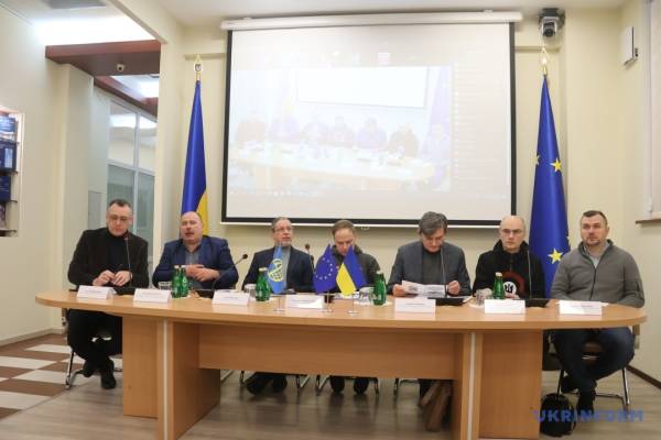 Зробити Росію знову маленькою 14 Зробити Росію знову маленькою 14