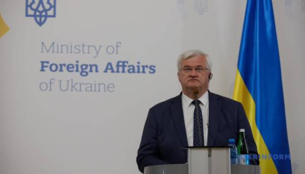 Сибіга відреагував на удар РФ поблизу Румунії по газовому танкеру, що прямував до України