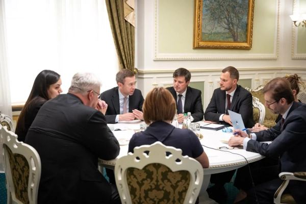 Корецький провів переговори з Туском щодо інфраструктурних проєктів і запросив його відвідати Україну