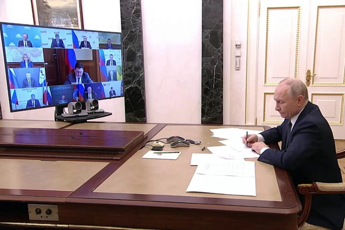 Путін провів нараду стосовно кризи з пальним: які вказівки диктатор&hellip;