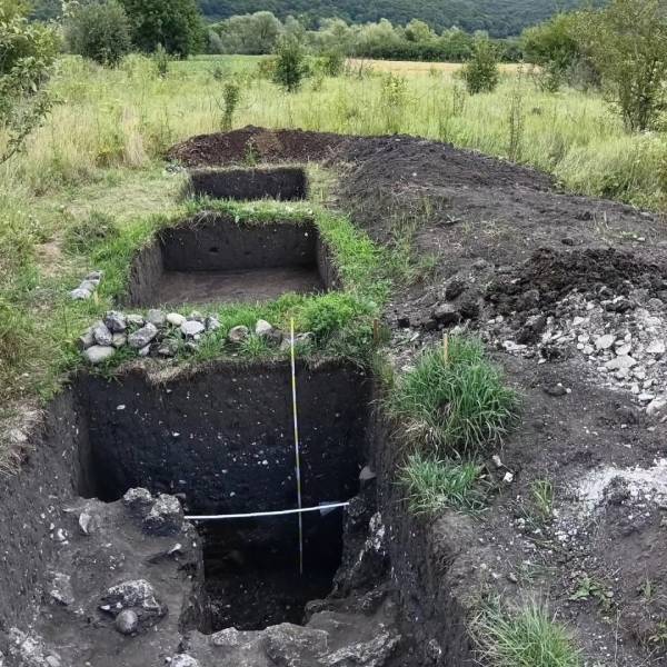 Археологи виявили біля Галича залишки дерев’яної споруди і угорську срібну монету ХІІІ століття 10 Археологи виявили біля Галича залишки дерев’яної споруди і угорську срібну монету ХІІІ століття 10